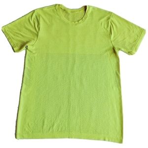 Lululemon Metal Vent Tech Short Sleeve Shirt Mens Large Yellow Logo